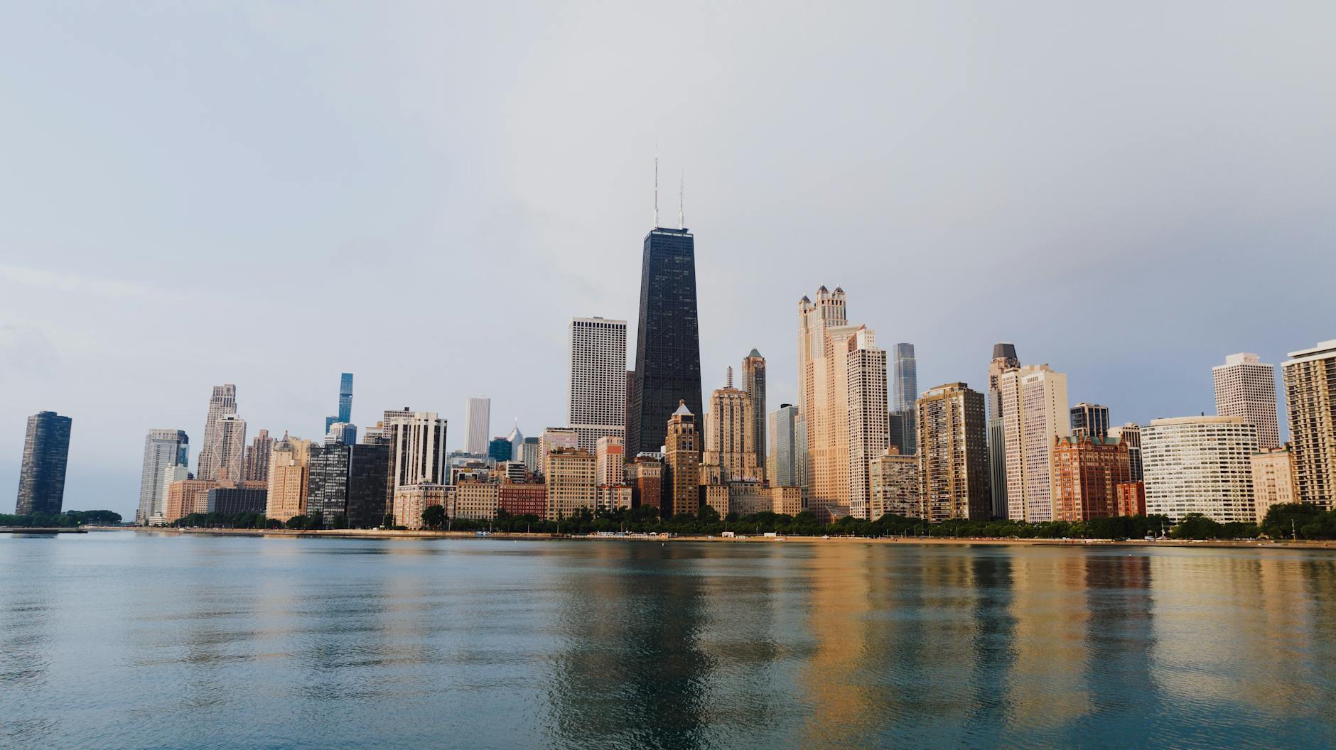 Long Distance Movers in Chicago, IL – Compare Interstate Moving Quotes with AI | MoveCost.ai